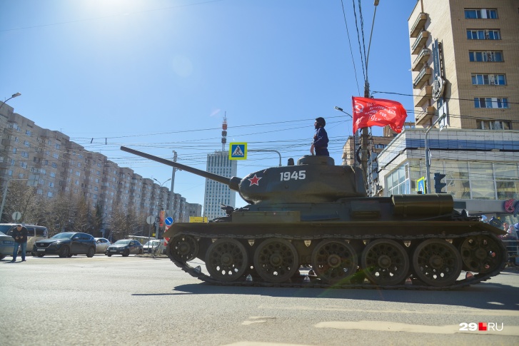 Техника проехала по Архангельску свыше 20 километров Техника проехала по Архангельску свыше 20 километров