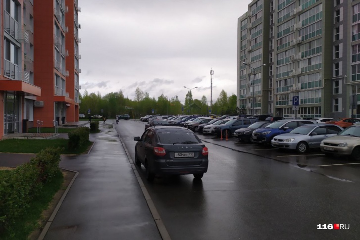 Одному из детей 14 лет, другому — 7 лет Одному из детей 14 лет, другому — 7 лет