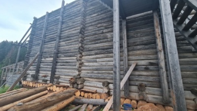 Во время реконструкции постройки в архитектурно-этнографическом музее «Хохловка» погиб рабочий