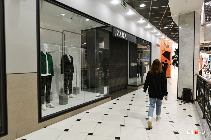 Фирменные магазины Zara остаются закрытыми
