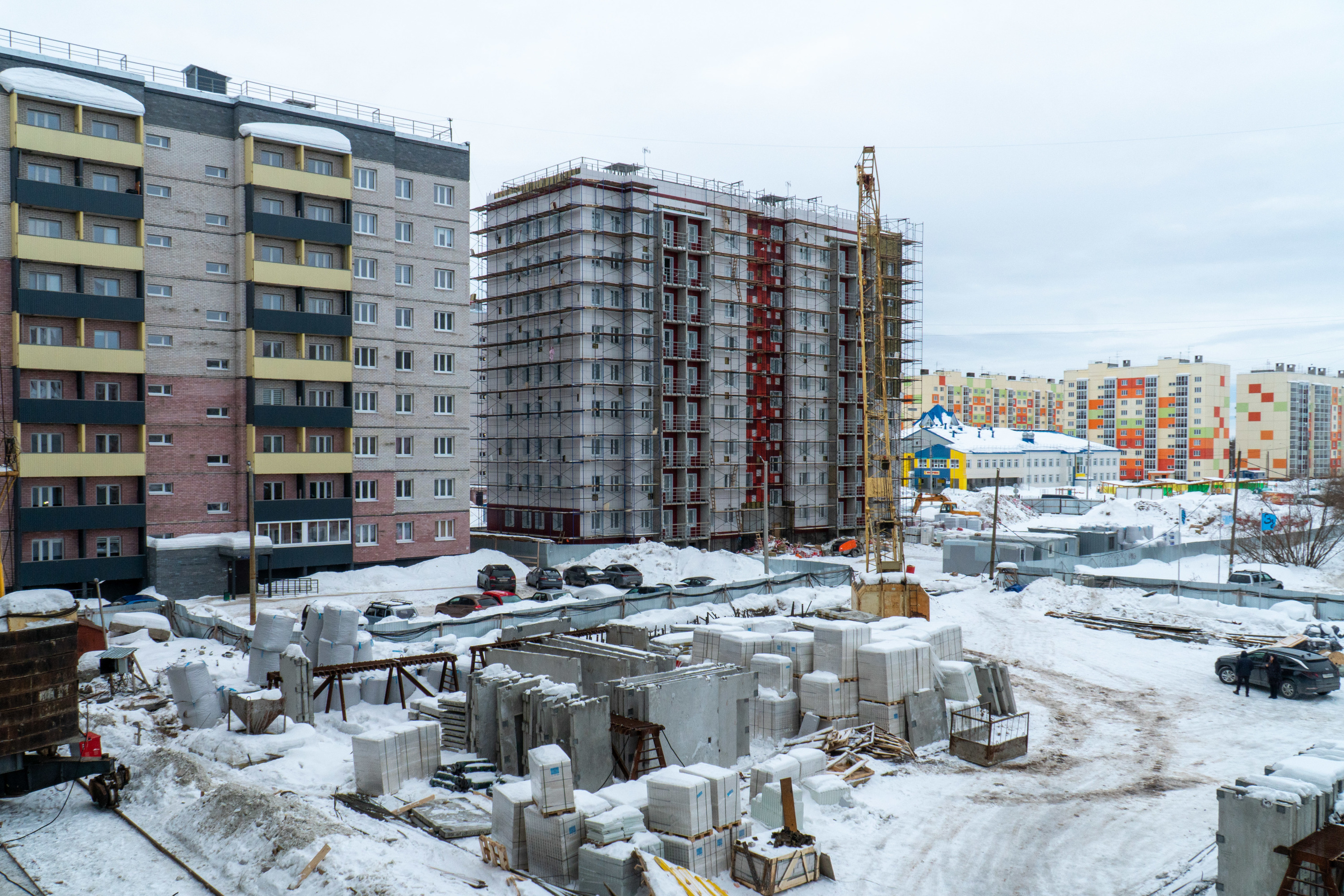 По будням здесь трудятся около 120 человек По будням здесь трудятся около 120 человек