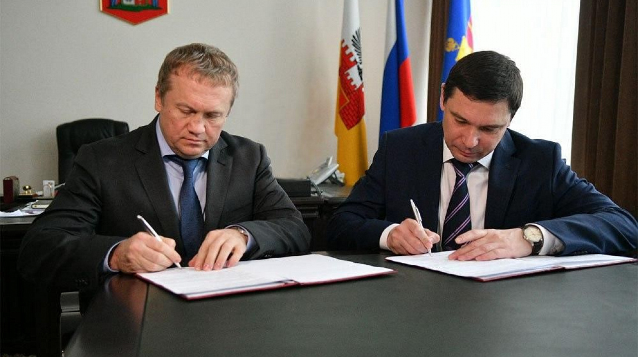 Владелец сети аптек «Апрель» Вадим Анисимов (слева) начинал бизнес в Краснодаре