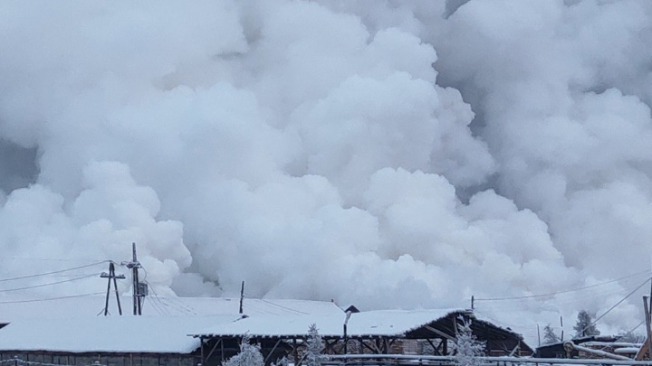 «До пожароопасного периода успеем»: что происходит с тлеющей свалкой в Богучанском районе