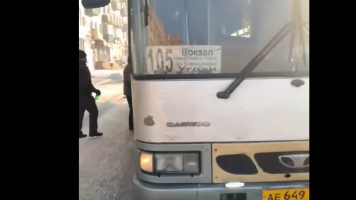 Перевозчик, чьи автобусы критиковал Осипов, покинет маршрут №102 с 14 февраля