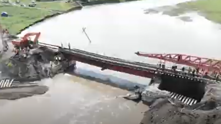 Восстановление моста на Транссибе в Сретенском районе идёт круглосуточно — видео