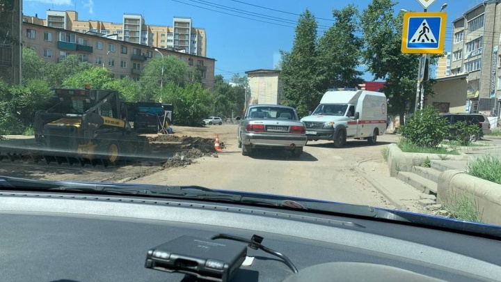 Проезд на перекрёстке Анохина — Кастринская в Чите открыли после ремонта теплосетей