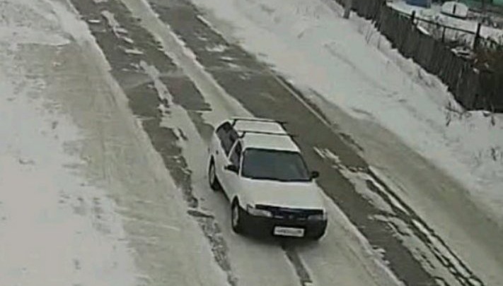 Полиция ищет водителя, сбившего школьницу на переходе в Усолье-Сибирском