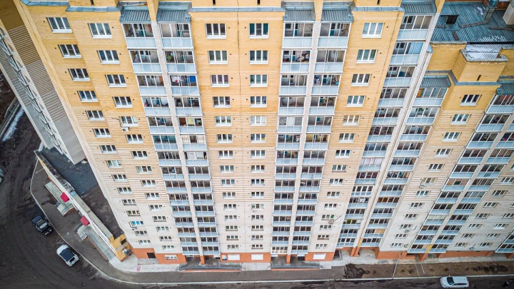 Два человека выпали из окон многоэтажек 8 мая в Чите