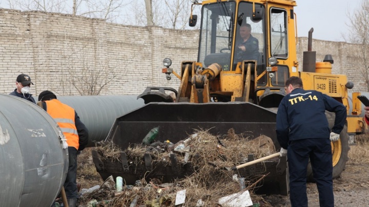 Десять самосвалов мусора собрали работники ТГК-14 вдоль теплотрасс на Ковыльной в Чите
