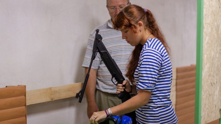 Бесплатные занятия для детей по стрельбе и военной подготовке запустил тир «Витязь» в Чите