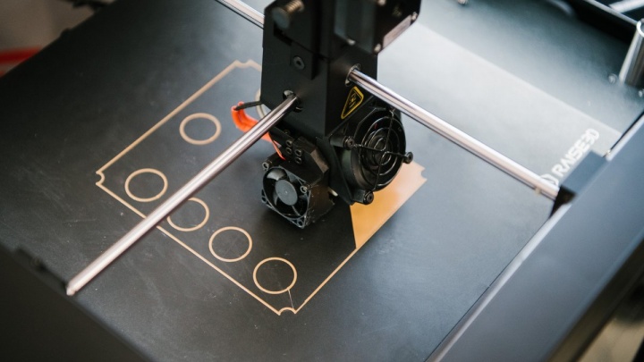 Новый крупноформатный 3D-принтер на Быстринском ГОКе сократит время ремонта оборудования