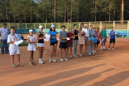 Победителей теннисного турнира определили на корте спортивного центра СибВО