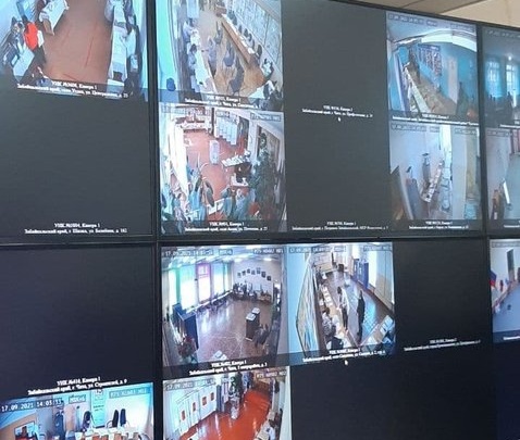 Перебои в работе камер начались в центре наблюдения за выборами в Чите