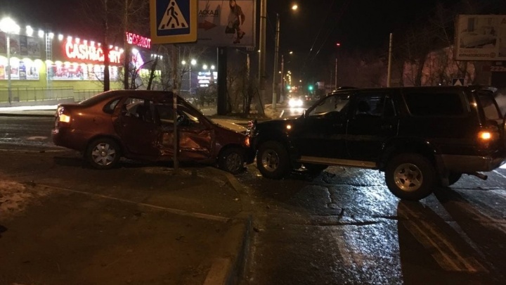 Три машины столкнулись у «Абсолюта» на Новобульварной в Чите