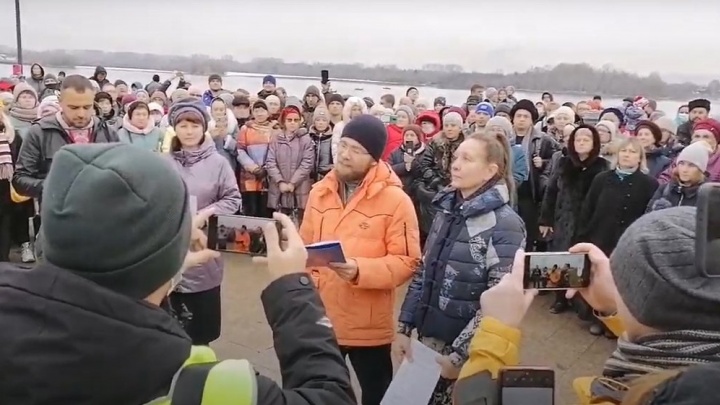 Иркутяне вышли на акцию протеста из-за введения QR-кодов