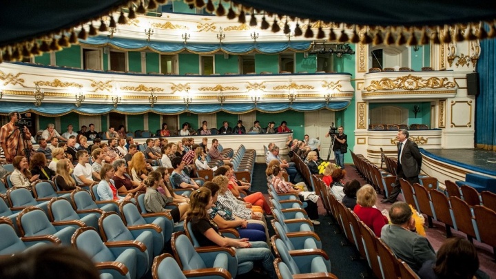 Театрам в Приангарье разрешили заполнить зал на 75% – новости 1 апреля