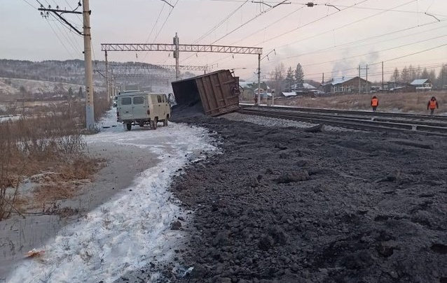 Задержка 4 пассажирских поездов ожидается в Забайкалье из-за схода вагонов с углём