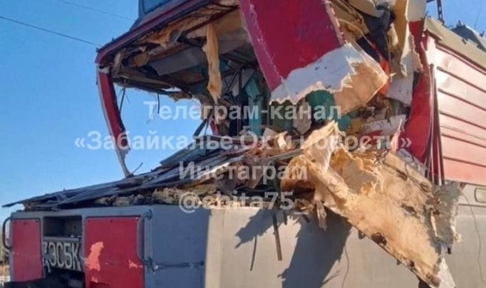 ДТП с грузовиком произошло на ЗабЖД в Амурской области — пострадали два человека
