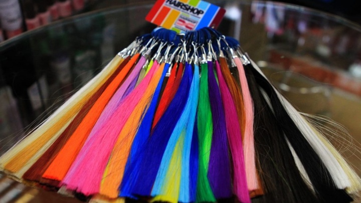 Пряди для наращивания волос разных цветов появились в магазине «Всё для творчества» в Чите