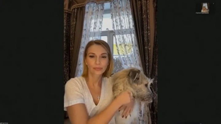 «Человек и животное — одно и то же»: Певица Орлова призвала бороться с собаками гуманно