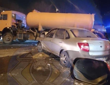 Водитель фекального КамАЗа допустил аварию с легковушкой на Ковыльной в Чите