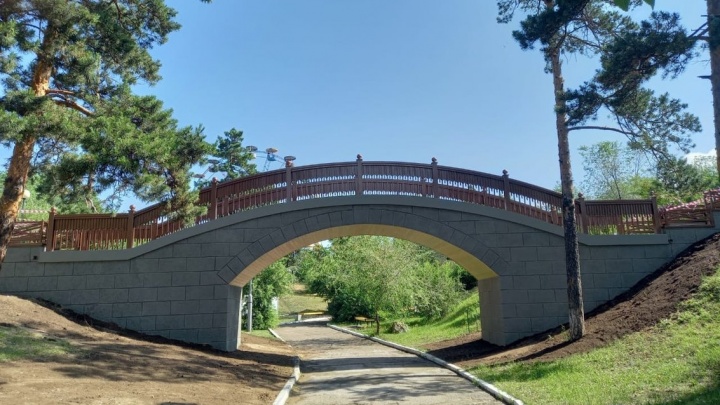Арочный «Мост влюблённых» открылся в парке Дома офицеров в Чите