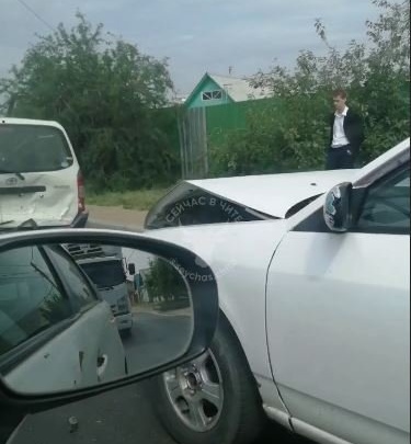 ДТП с тремя машинами произошло на недавно отремонтированной улице Ивановской в Чите