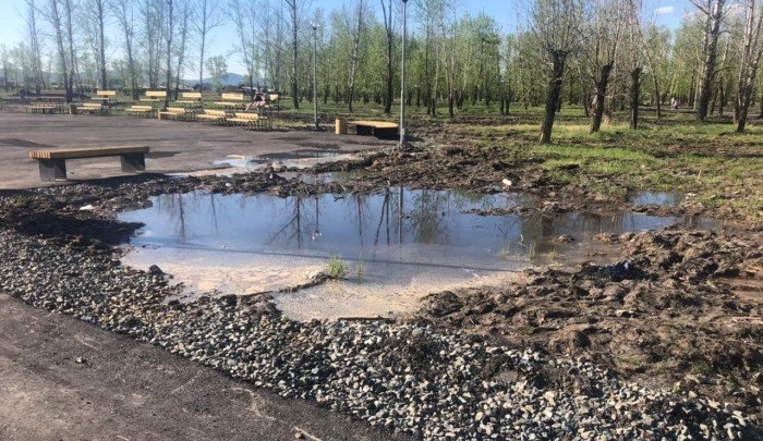 Подрядчик сорвал срок исправлений в разрушающемся после ремонта парке Угольщиков в Чите