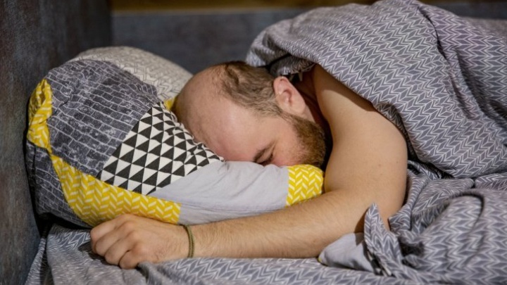 «Если болит голова, значит, во сне останавливается дыхание»: сомнолог о лечении бессонницы
