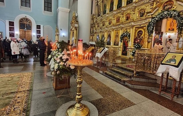 Рождественская служба прошла в Казанском кафедральном соборе – в масках, но без дистанции