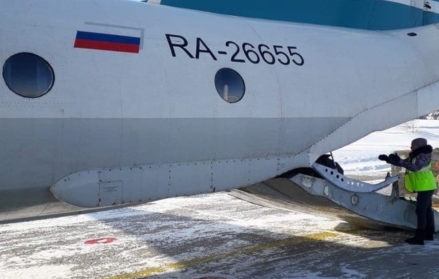 Летевший из Иркутска самолёт с 14 пассажирами совершил аварийную посадку в Усть-Куте