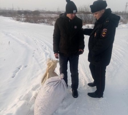 Полицейские из Зимы задержали парня с двумя мешками марихуаны весом 4 килограмма