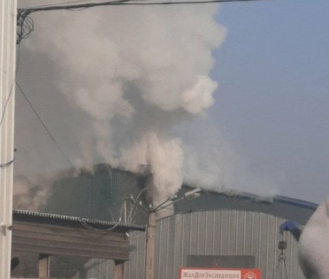Склад транспортной компании горит в Чите — очевидец