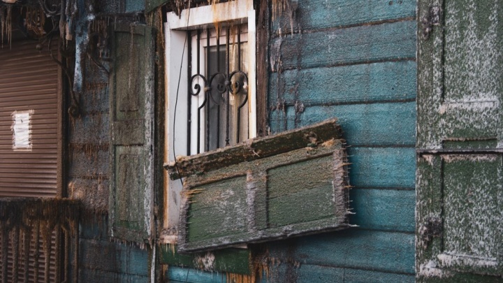 «Исчезающий Иркутск»: Сгоревший дом и дружный двор на Декабрьских событий