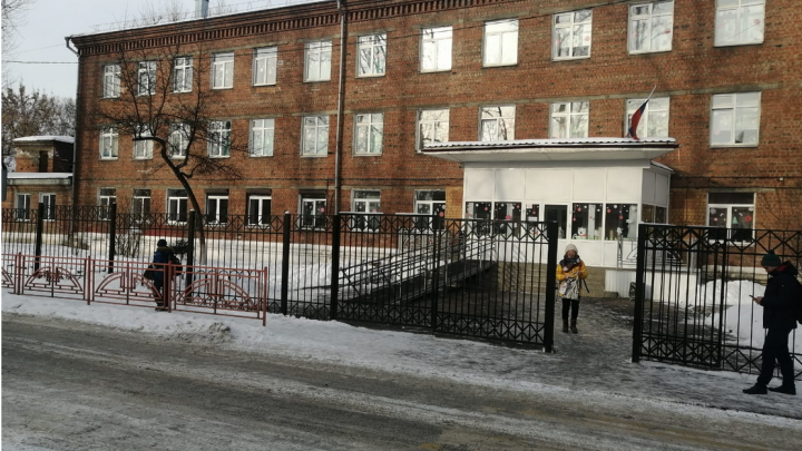Четыре кабинета закрыли в иркутской гимназии №1 из-за снижения температуры