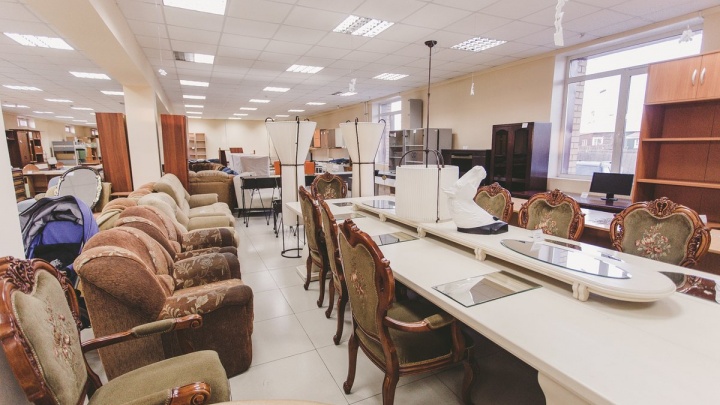 Новогодняя распродажа мебели и техники началась в «Первом комиссионном магазине» в Чите