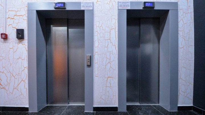 «У многих нет резерва запчастей». Что будет с ремонтами лифтов?