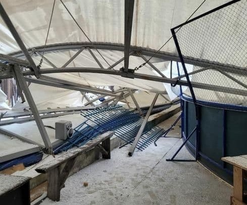 Кровля хоккейного корта обрушилась из-за скопления снега в Нижнеудинском районе