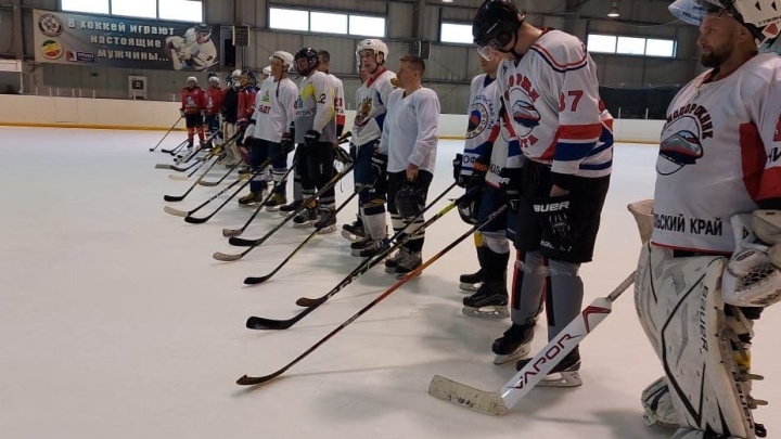 Традиционный благотворительный хоккейный турнир состоялся в День защиты детей