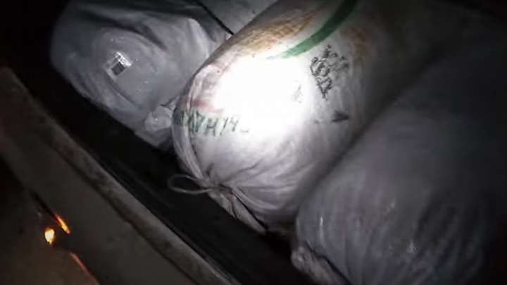 Забайкальцы пытались выдать 12 кг марихуаны за мешки с сеном, но были задержаны