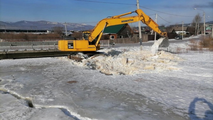 Работы по поиску и отведению воды от домов в Песчанке возобновились с утра – глава района