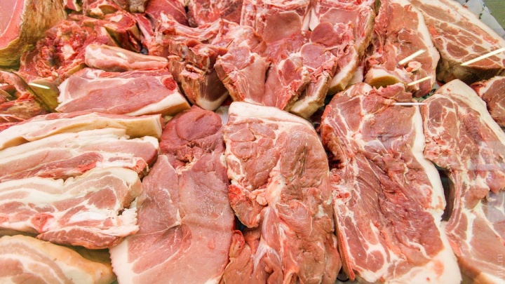 Мясо, рыба, куличи и другие продукты к пасхальному столу поступили в ТК «Витэн» в Чите