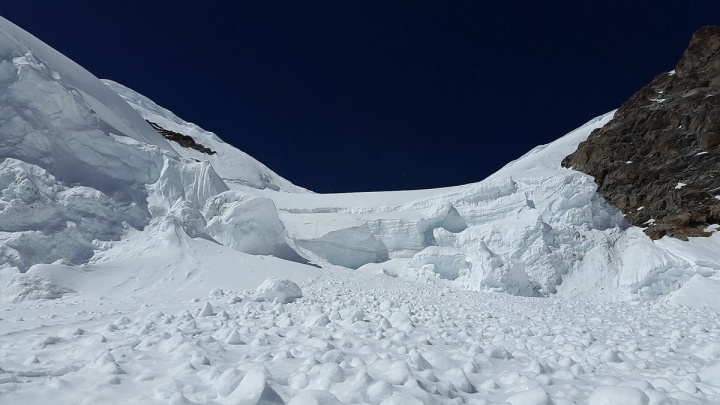 Прокуратура начала проверку после схода лавины на туристов в Бурятии
