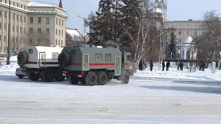 Незаконное шествие в Иркутске: автозаки, ОМОН и задержания