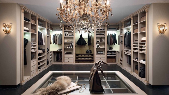 Стоимость всех гардеробных комнат снизила студия «1001 Шкаф» в Чите