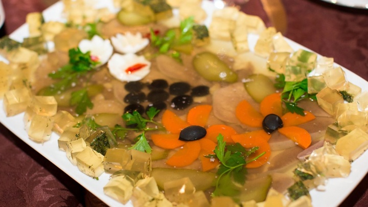 Салат с мясом изюбря подаст гостям предновогодних вечеров кафе «Охотник» в Чите