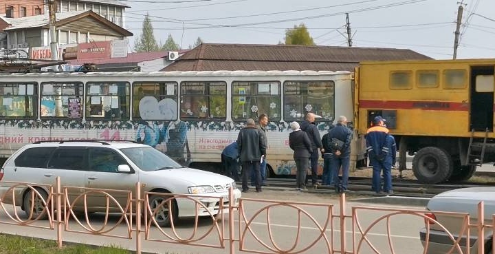 Трамвай сошёл с рельсов в Усолье-Сибирском