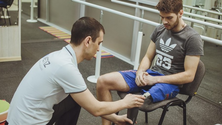 «Бионическое колено» установили молодому спортсмену в Чите