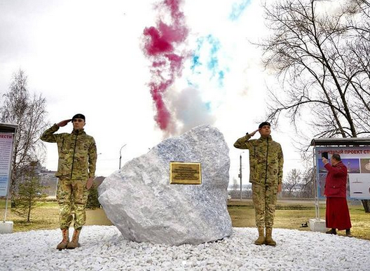 Камень на месте будущей стелы «Город трудовой доблести» заложили в Иркутске