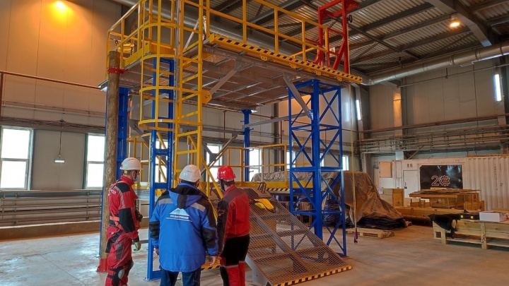 Учебно-тренировочный полигон для работы на высоте установили на Быстринском ГОКе
